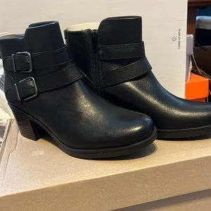 Clarks Hollis Pearl black booties